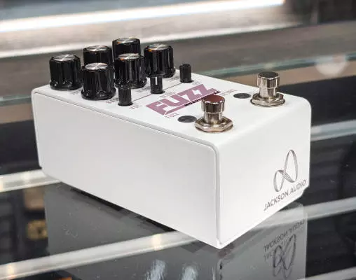 Jackson Audio FUZZ Modular Fuzz Pedal - White and Pink 2